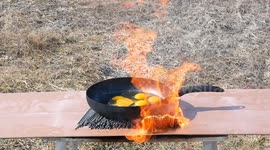YouTuber uses 1,000 sparklers to cook pan full of eggs