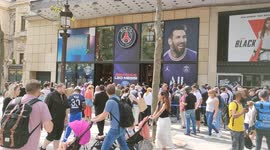 Huge queues outside PSG's official store as fans attempt to get their hands on Messi jerseys