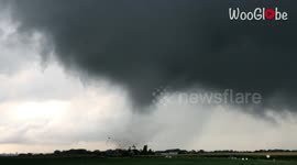 'DESTRUCTIVE Tornado Wrecks Buildings in Sycamore, Illinois'