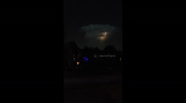 Kentucky filmer catches night lightning storm in column of clouds