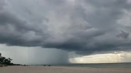 Stunning time-lapse of wall of rain during storm in Naples, Florida
