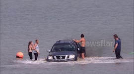 Car gets stuck then swamped by tide while trying to tow boat from Kent beach
