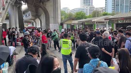 Anti-government agitators make bonfire before police clashes in Bangkok