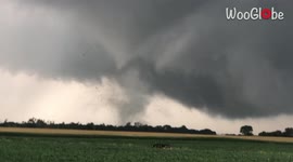 Barn swirled into air as tornado rips through Sycamore, Illinois