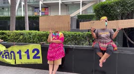 Anti-government protesters block roads in central Bangkok