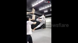 Taekwondo and trick shots: stunning 540-degree kick vs handstand golf putt