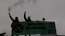 Extinction Rebellion protesters in Berlin climb Brandenburg Gate