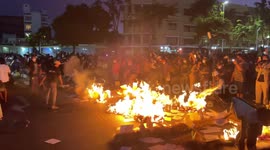 Thai anti-government activists make bonfires with pictures of politicians
