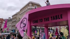 UK: ‘Impossible Rebellion’ Organized By Extinction Rebellion Across London