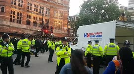 Final Extinction Rebellion arrests of the day as police attempt to clear Cambridge Circus of protesters
