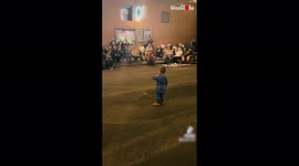 A star is born! Hilariously confident toddler gets audience hyped during rock concert