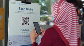 Mall visitors in Makassar must scan the vaccinated barcode to enter the mall