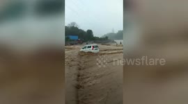 Dramatic flash flood washes away SUV in northern India