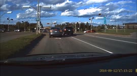 Crazy SUV caught twice dangerously running a red light