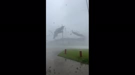 LONGER VERSION: Dramatic moment Hurricane Ida tears off the roof of Louisiana agricultural centre