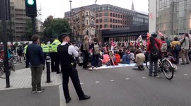 'Shut up you sound  like sh*t!' Funny bike rider has a go at Extinction Rebellion protesters in London