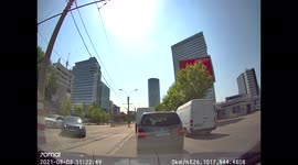 IMPATIENT DRIVER: Careless audi driver tries to squeeze through traffic but ends in a collision
