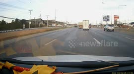 Driver avoids loose wheels rolling off truck