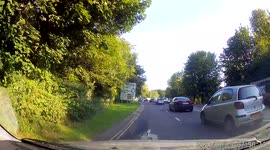 Car jumps red light bad driver