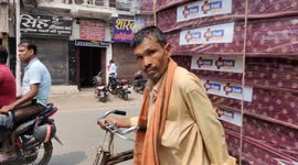 Indian man has struggle for save the live in climate weather