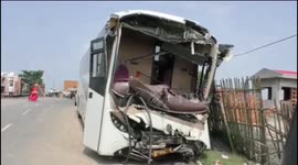 Accident on Darbhanga-Muzaffarpur fourlane, bus driver killed in truck-bus collision, two dozen injured