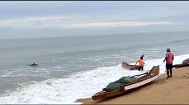 Fisherman fortunately escapes rapid tide as his boat capsizes in South India