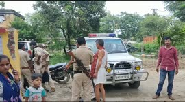 Police arrested five businessmen including vehicles along with liquor in large quantities in Bihar