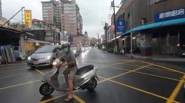 HIGH SPEED ACCIDENT: Great Handling Of Motorbike Avoid Brutal Outcome Of A High Speed Accident