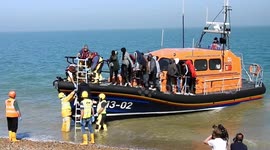 Dungeness RNLI call ot to help bring in immergrants safely back to shore
