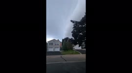 Canada: Shelf Cloud Rolls Over Southern Ontario 2