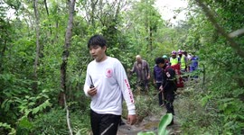 Missing British pensioner, 72, rescued after spending three days lost in Thai jungle (additional video)