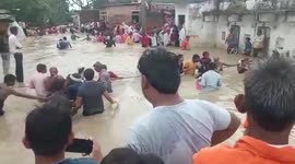 Devotees stranded during temple visit get rescued using ropes in central India