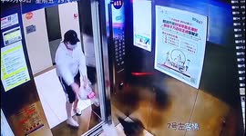 Women throws bags of rubbish into elevator and runs off in northern China