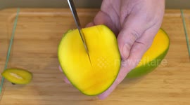 Food Life Hacks, Kitchen Tips, Cooking Tricks - How to Cut a Mango