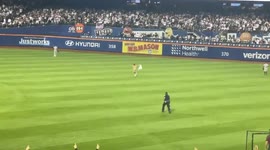 One more for good measure! Sign him up for XC! @Mets https://t.co/uMfSciIqb6