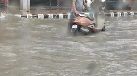 Heavy rains cause severe floods in Delhi, India