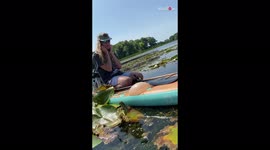 US man laughs hysterically as huge blister-like bubble forms in his SUP board