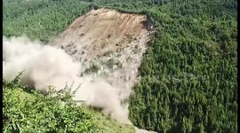 Massive landslide hits southern China, sending thick smoke into air
