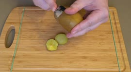 Chef shows simplest way to peel a kiwi and controversially, it involves a SPOON