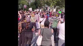 US: Anti-Vax Protest In NYC As Indoor Vax Mandate Takes Effect 3