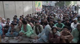 Afghans form huge queues outside banks in Kabul