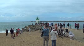 The frigate Hermione welcomed by the crowd in Bayonne South West France