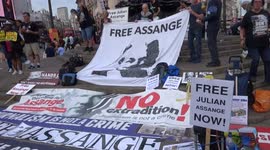 'Free Julian Assange' protest demands to stop his US extradition - Piccadilly Circus