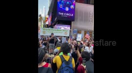 US: Hundreds of demonstrators gather in NYC against COVID-19 vaccine mandates
