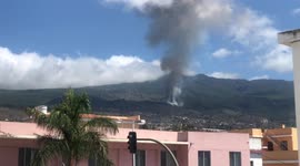 British man living in Canary Islands captures eruption of Cumbre Vieja Volcano