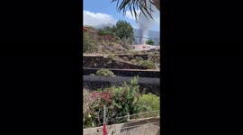 Spain: Cumbre Vieja Volcano Erupts In Canary Islands