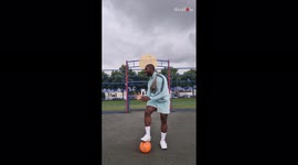 'Huyton model slips & falls after NASTY football kick fail 
'