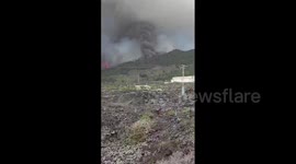 Spain: Volcano Erupts On La Palma In Canary Islands 9