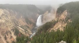 US: Early Season Snow Falls Across Yellowstone Nat’l Park