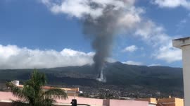 Brit shares video of moment of eruption as lava streams from La Palma volcano